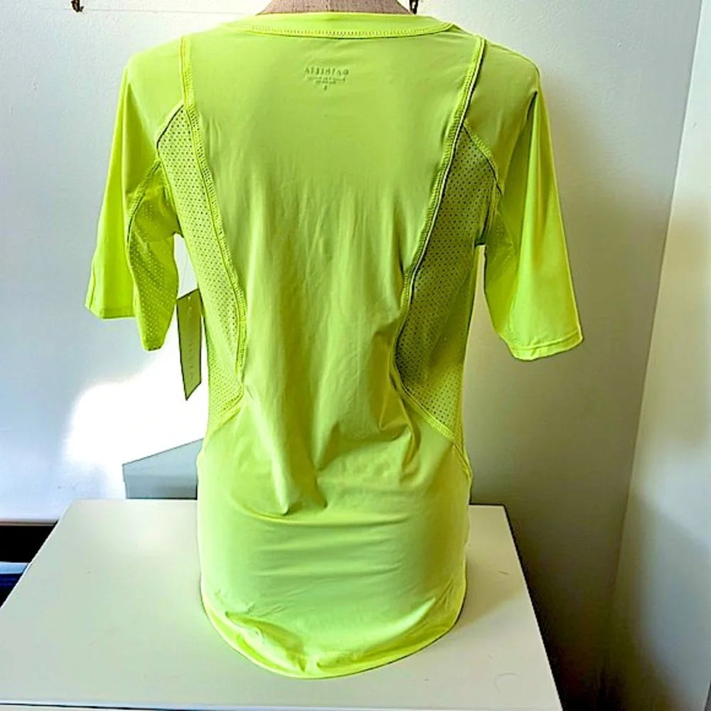 NWT !! ATHLETA Pacifica II Tee Rashguard Top - Picture 3 of 6